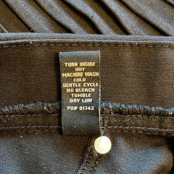 Celebrity Pink Mid Rise Skinny Size M - Picture 5 of 5